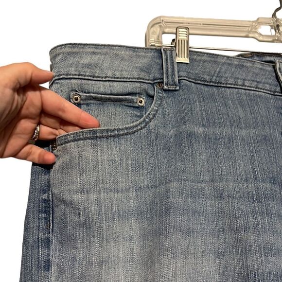 Lucky Brand Jeans Woman’s Size 20W Emma Straight Medium Wash Distressed Stretch - Picture 4 of 11